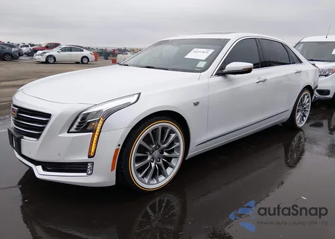 2017 Cadillac Ct6 Luxury z USA, uszkodzony, nr VIN 1G6KD5RS3HU141828